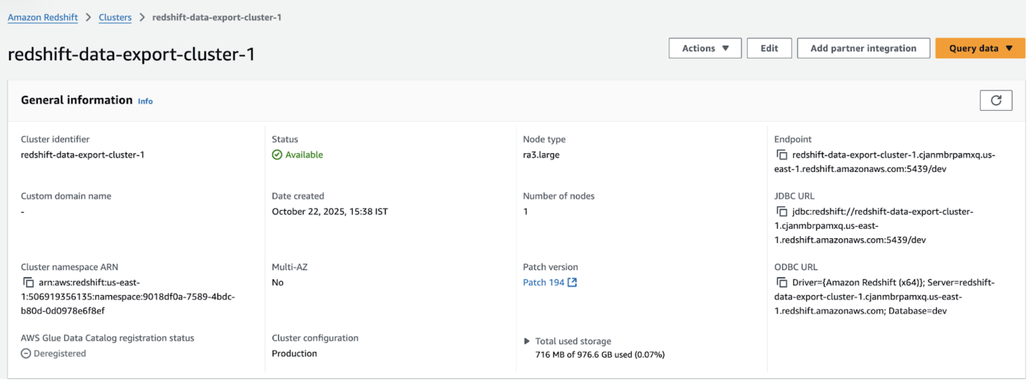 Redshift cluster information in AWS.